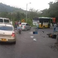 Accidente de tránsito en Bucaramanga: 2 muertos por cohque de moto y camión