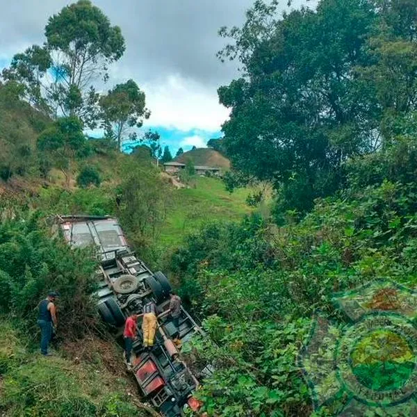 Volcamiento de un camión en uno de los túneles obligó a que cerraran la vía Medellín-Bogotá