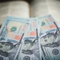 El dólar hoy cayó fuerte en Colombia y abrió semana a 3.991 pesos, este lunes 11 de septiembre. La moneda se bajó de los 4.000 pesos. 
