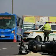 Transmilenio aclaró accidente en el que motociclista murió al chocar de frente contra un letrero del SITP. Dicen que conductor no tuvo culpa. 