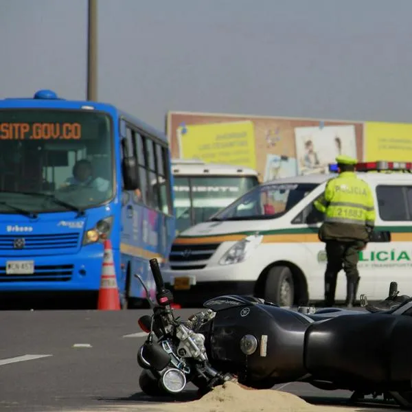 Transmilenio aclaró accidente en el que motociclista murió al chocar de frente contra un letrero del SITP. Dicen que conductor no tuvo culpa. 