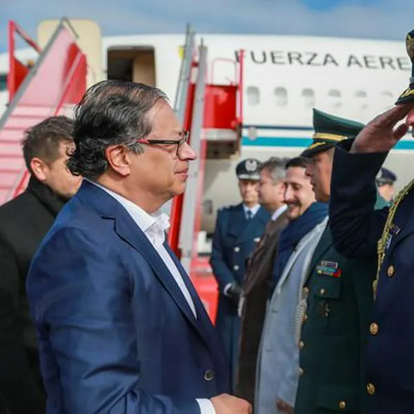 Gustavo Petro en su llegada a Chile para conmemorar los 50 años del golpe de Estado militar contra Salvador Allende
