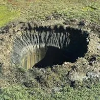 Así es el cráter de Batagaika, en Rusia, del que expertos no salen del asombro porque no deja de crecer. Lo llaman la puerta del inframundo.