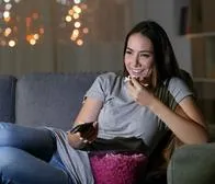 Cuáles son las mejores películas de comedia romántica para ver en amor y amistad: ChatGPT recomienda las cintas cinematográficas para ver en septiembre.