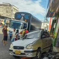 Accidente en Ibagué provocado por un camión que se quedó sin frenos.