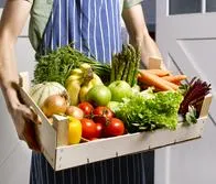 Ciertos alimentos son mejor comerlos crudos, ya que beneficia en la salud, según experto.