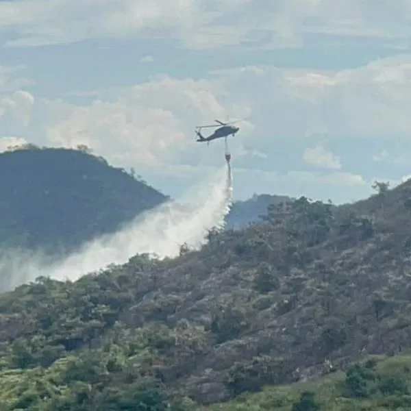 Se necesitaron más de 5000 galones de agua para apagar incendio forestal en los cerros de Yumbo, Valle