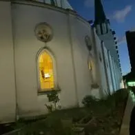 Ventanales de la iglesia La Porciúncula, rotos en disturbios de este 11 de septiembre