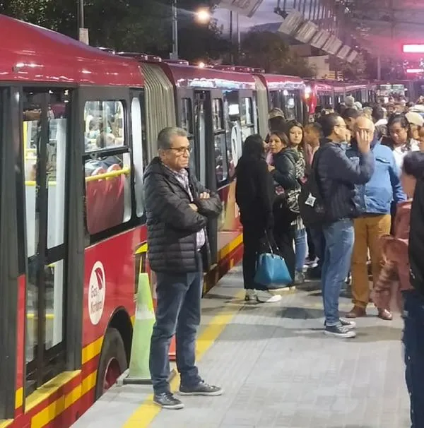 Transmilenio hoy: reportan trancones y retrasos en servicios del portal de la 80