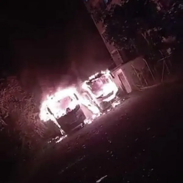Presuntos disidentes del frente 36 quemaron dos buses en un campamento de Hidroituango