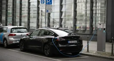 Versión económica de carros Tesla, lo comenzarán a fabricar y costará 25.000 dólares