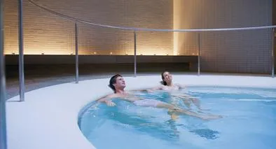 Piscina, spa y jacuzzi en Bogotá, centro comercial Centro Mayor