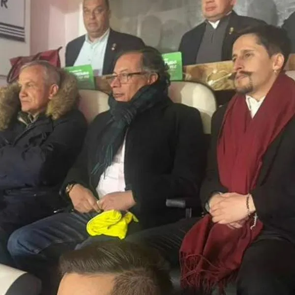 Gustavo Petro polémica por fotos viendo a Colombia vs. Chile en Eliminatorias