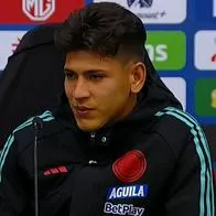 Jorge Carrascal se unió a James y también lanzó pulla por cancha del Monumental de Chile