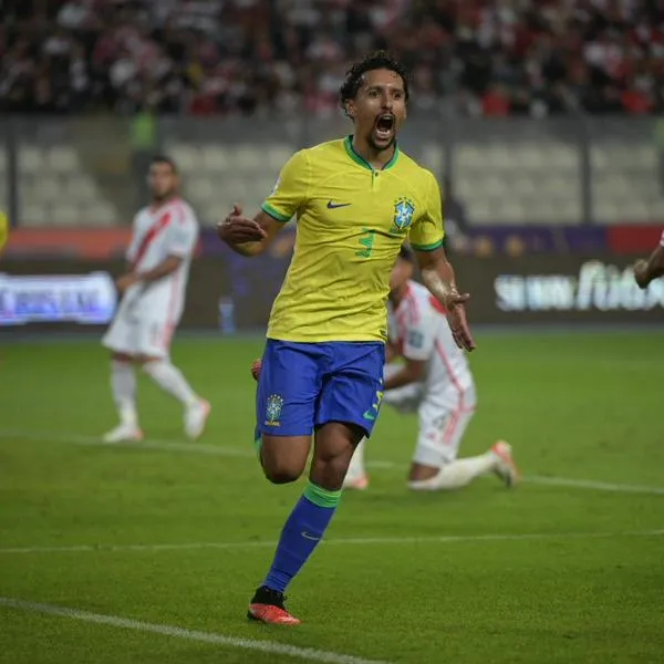 Marquinhos celebra gol de victoria de Brasil contra Perú.