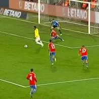 Críticas a Luis Sinisterra por craso error en Chile vs. Colombia: "Volvió Duván Zapata"
