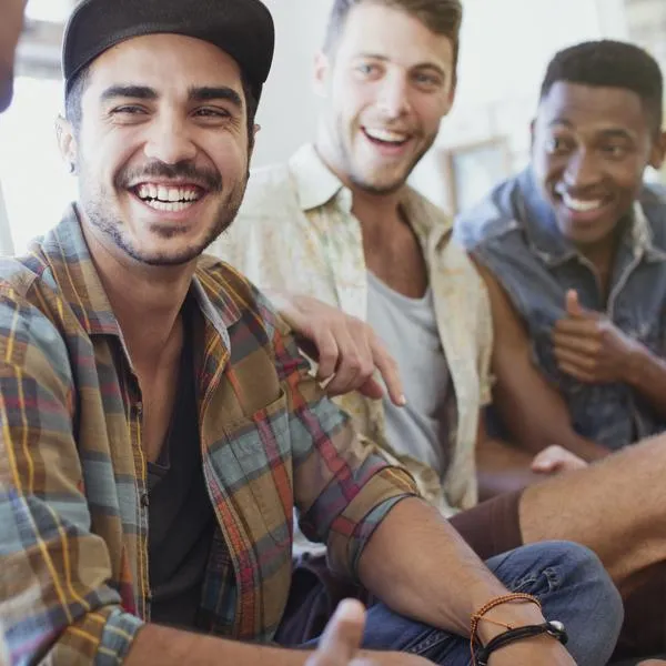 Consumo del alcohol dispone sexualmente a hombres a estar con otros