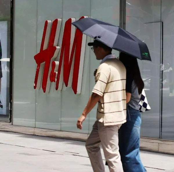 H&M, marca de origen sueco, ahora vende ropa de segunda mano en Europa y la promoción pronto podría llegar a las tiendas de Colombia.