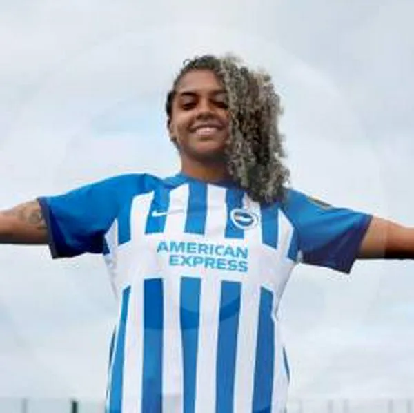 La jugadora Yorelyn Carabalí sonríe, tras tragedia de su hermano, y ya fue presentada de manera oficial por el Brighton de Inglaterra.