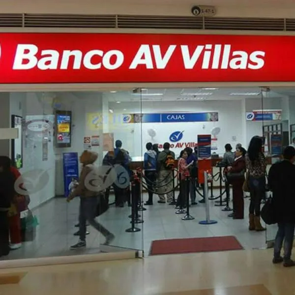 Roban en banco AV Villas del centro comercial Diverplaza, en Engativá, Bogotá.