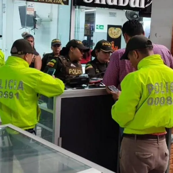 En Ibagué, Policía halló celulares robados en local de famoso centro comercial