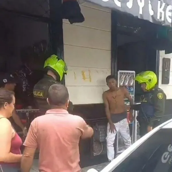 En Ibagué golpearon a ladrón en calle de mecánicos por robar a adulta mayor