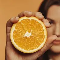 El perejil tiene más del triple de vitamina C que la naranja, según una investigación de la Fundación Española de la Nutrición. Recomendaron comerla más.