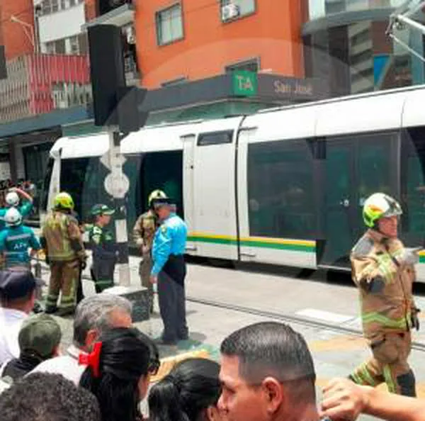 Tranvía arrolló a un peatón y le ocasionó la muerte en el centro de Medellín