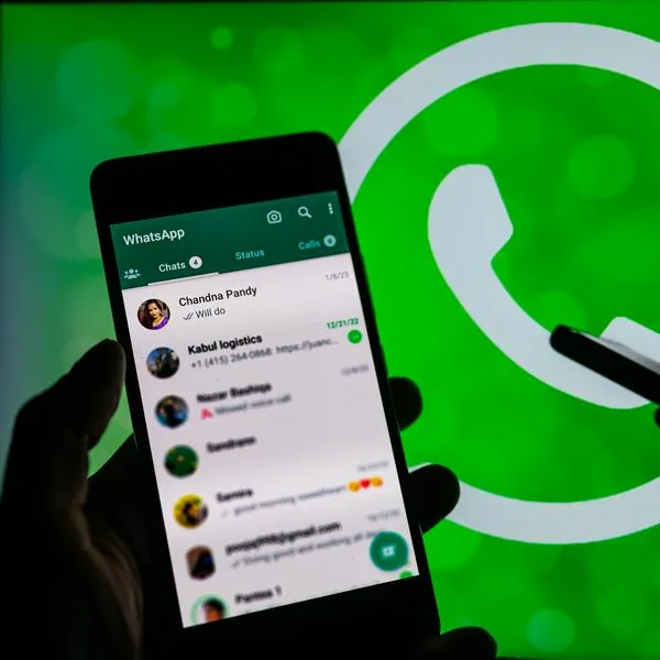 WhatsApp le permite a otras personas que no sean administradoras agregar a integrantes a un grupo.