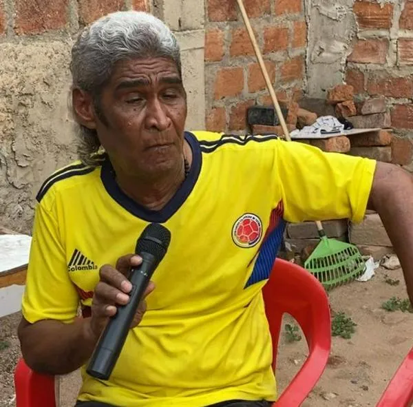 Alcides Manjarrez es uno de los mejores verseadores que tiene La Guajira y quiere que esa tradición musical no muera, por eso dicta clases gratuitas.
