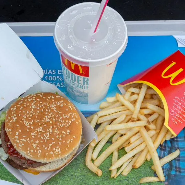 McDonald’s, cadena de comida rápida, planea retirar de sus restaurantes los dispensadores de gaseosas y aclaran si afectará a Colombia.