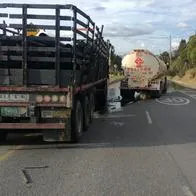 Accidente de 2 tractomulas en avenida Boyacá provocó caos en Bogotá: hubo derrame de crudo