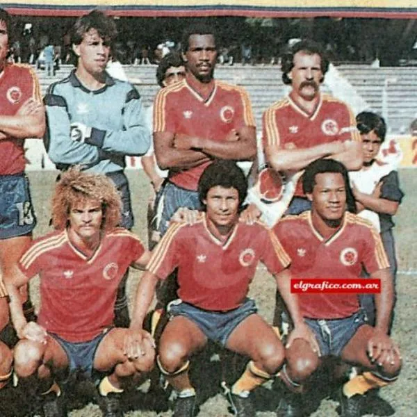 Formación de Colombia en 1985, donde destaca el Pibe Valderrama y Willington Ortiz, quien quedó enlodado en la Lista Clinton