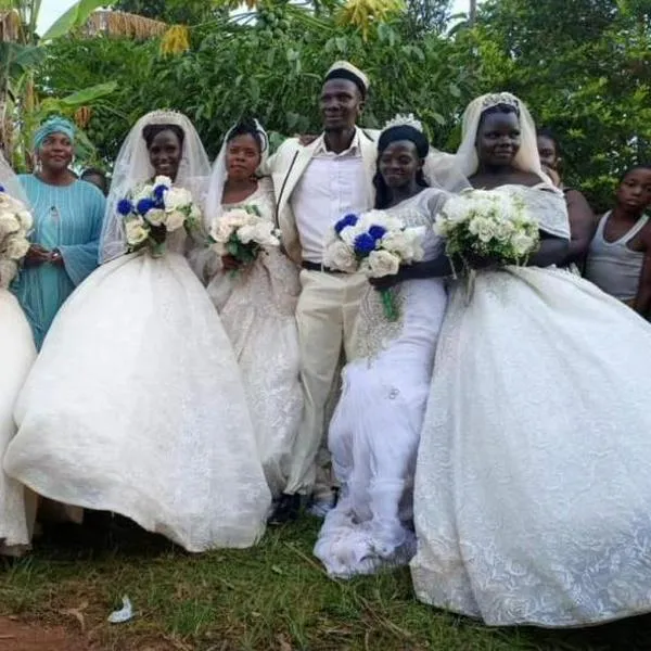Así es el hombre en Uganda que se casó con siete mujeres en un mismo día