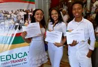 300 becas para que más jóvenes cumplan sus sueños de ir a la universidad