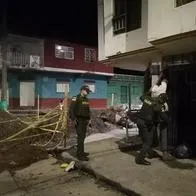 Una asonada contra una patrulla de la Policía en Armenia dejó dos uniformados heridos y dos capturados. Cerca de 50 hombres atacaron el vehículo policial.