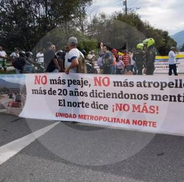 Comunidad de Barbosa, Antioquia, bloqueó la vía que conecta el Valle de Aburrá con el norte del departamento con el fin de quitar el peaje El Trapiche.