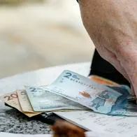 La empresa sí puede pagarle al trabajador por medio de Nequi sin costos extras.