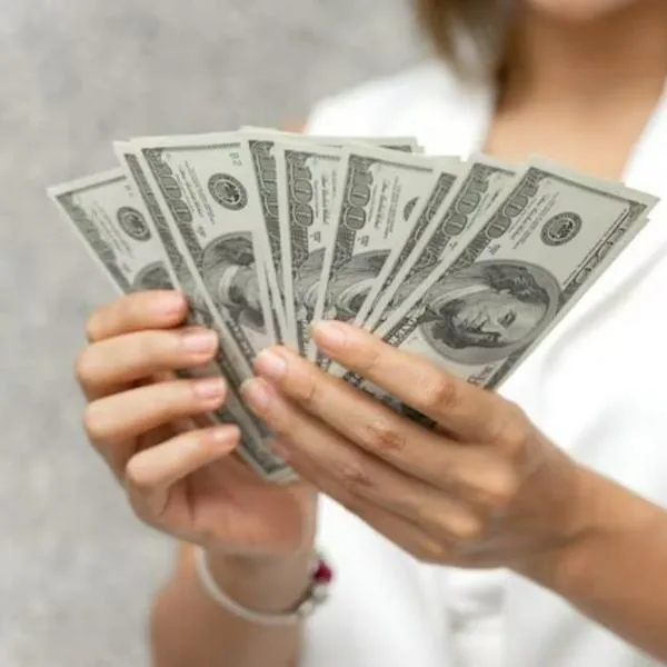 Precio del dólar hoy lunes 18 de septiembre cayó a $3.895 por culpa de la FED