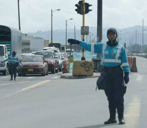 ¿Cuáles son los documentos que debe tener para poder usar su vehículo durante el día sin carro en Bogotá?