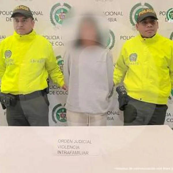 Un juez envío a la cárcel a una mujer de 22 años por el delito de violencia intrafamiliar en Antioquia. No aceptó que su expareja terminara la relación.