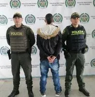Joven fue capturado en Manizales por portar ama de fuego en medio de una pelea; otros hombres lo retuvieron mientas llegaba las autoridades.