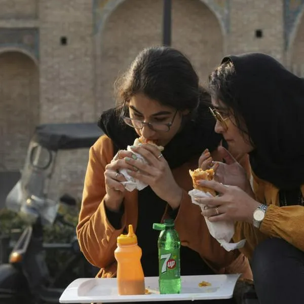 Irán endurece las sanciones para las mujeres que se nieguen a llevar el velo islámico