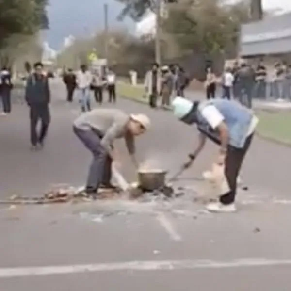 Trancón Bogotá hoy en el CAN: estudiantes de la ESAP bloquean vía en ese sector