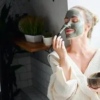 ¿Por qué es malo usar mascarillas caseras? Podría estar perjudicando su piel