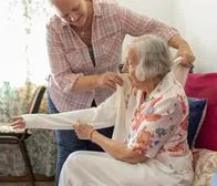 A cuidadores de adultos mayores no les dan la atención necesaria en su profesión.