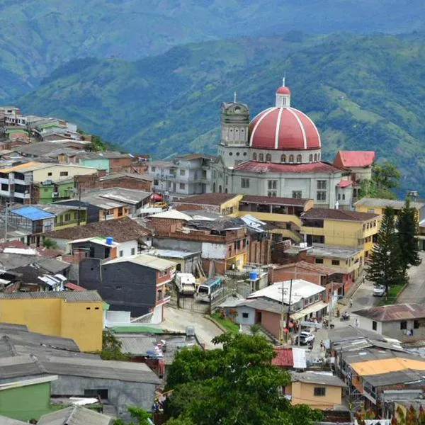 Por combates de disidencias y AGC varias familias se desplazaron en el Norte de Antioquia