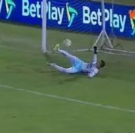Arquero Jorge Soto cometió 'blooper' con América y le regaló gol a Águilas Doradas.