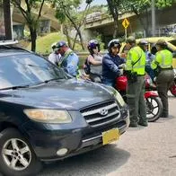 Comparendo a motociclistas que transportaban bebé y evadieron retén