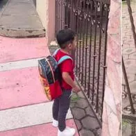 Video: ¡Conmovedor! Un niño busca a su abuelita en la funeraria donde 